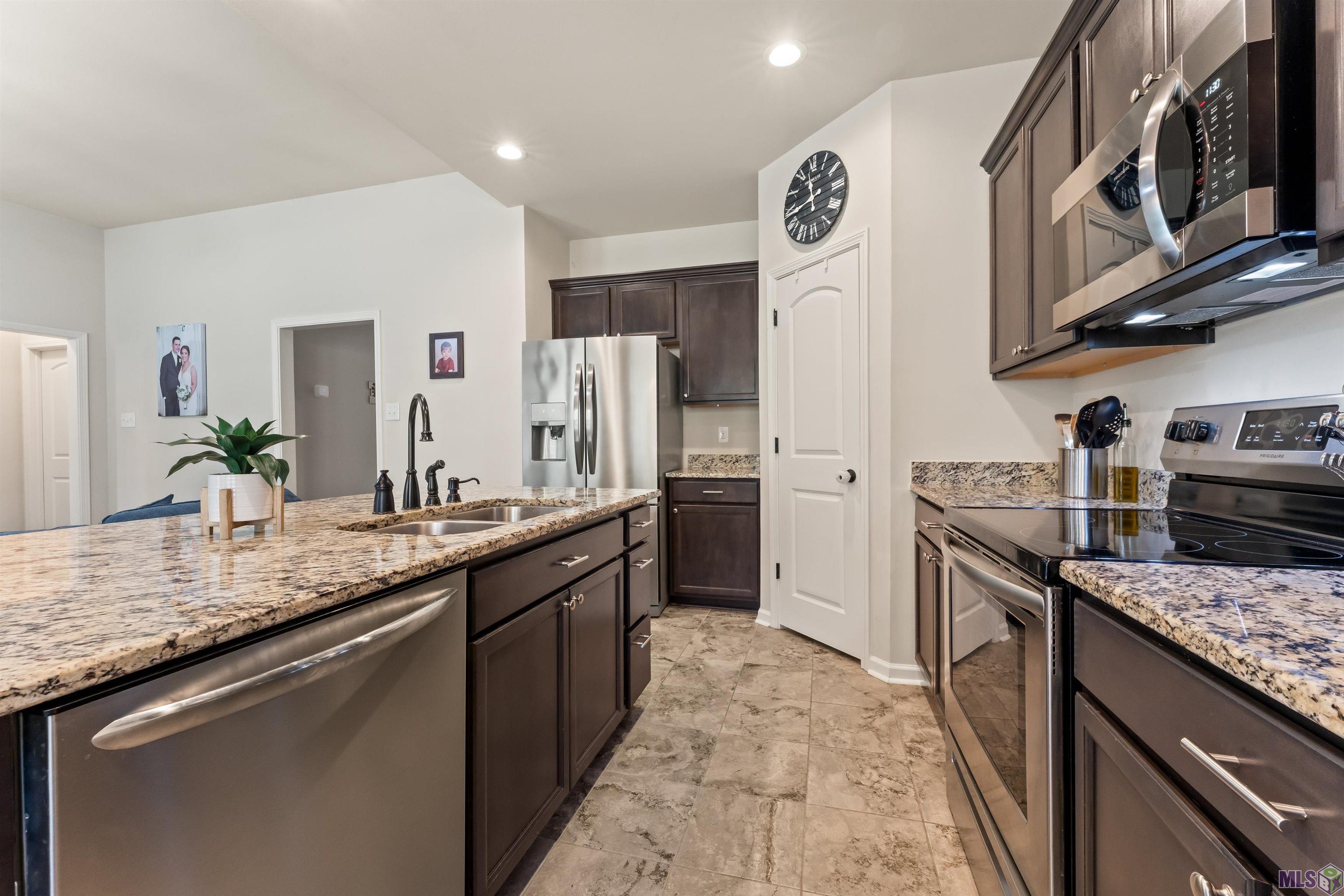 2205 Elmcrest Way St. Gabriel, LA 70776 - Photo 10 of 27 Kitchen
