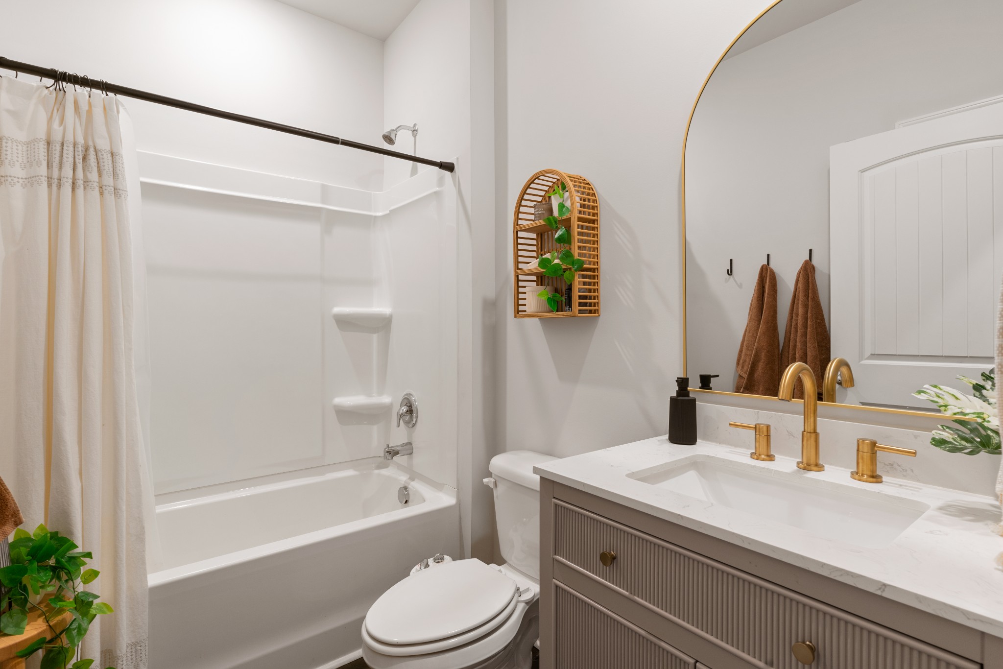 619 Pine Bloom Road Lebanon, TN 37087 - Photo 8 of 32 Full Bath w/ a brand new vanity and tile flooring.