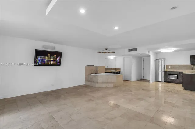 $5,000 | 2301 Collins Avenue, Unit 621, Miami Beach, FL 33139