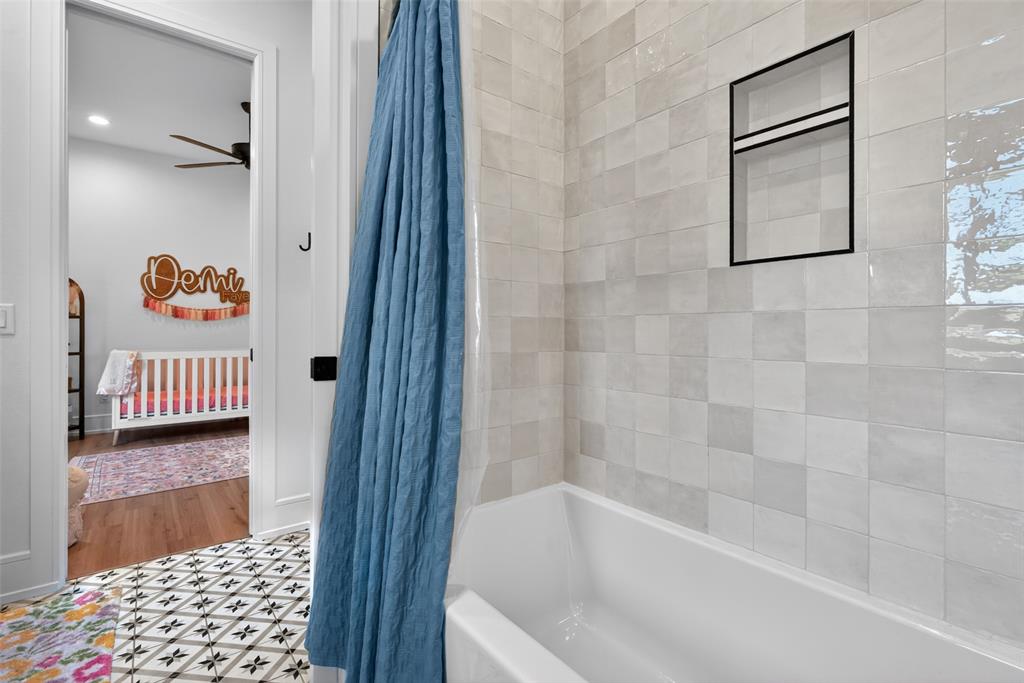 2804 Buchanan Road Hallsville, TX 75650 - Photo 28 of 40 a bathroom with a bathtub and a shower
