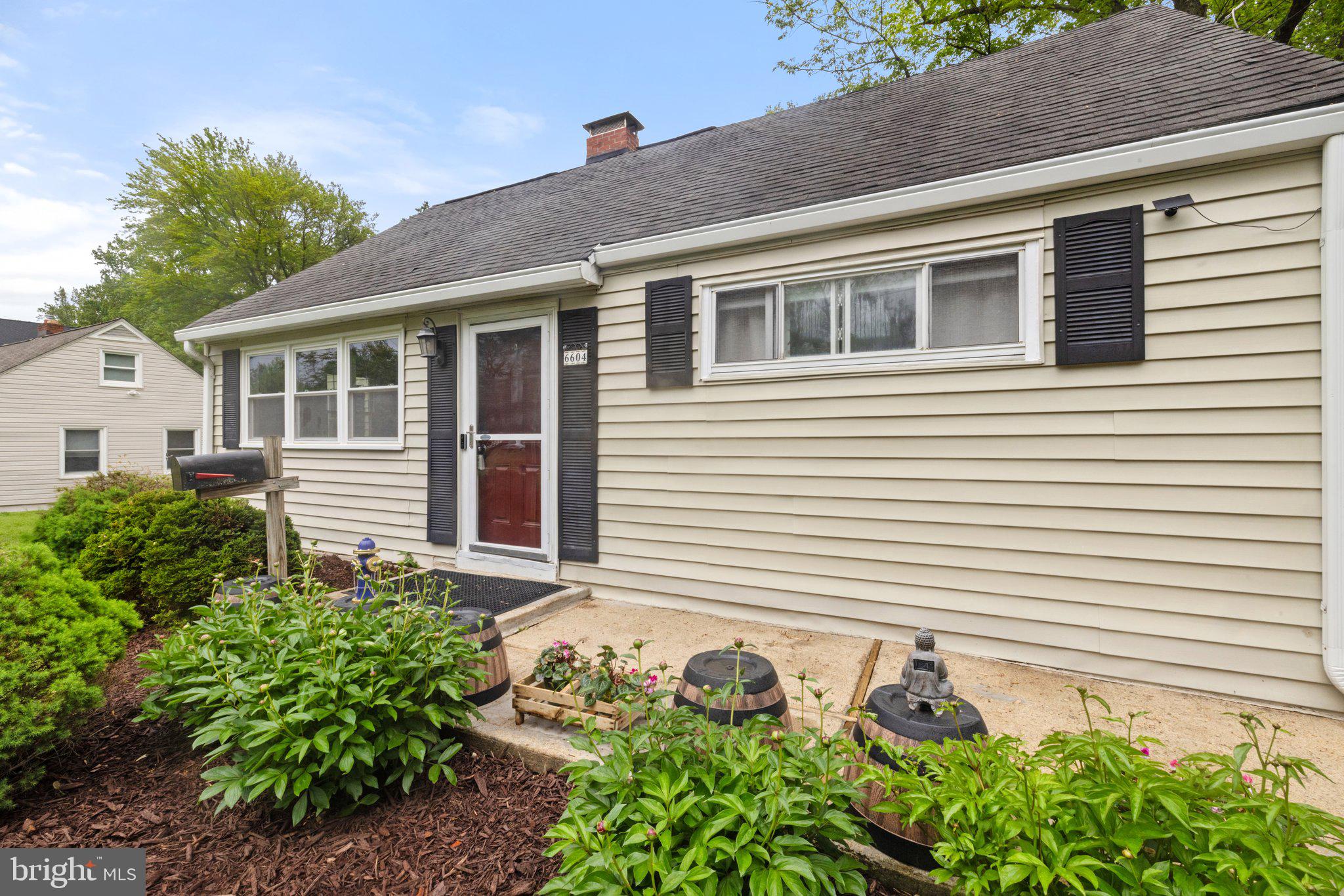 6604 Barrett Road Falls Church, VA 22042 - Photo 4 of 36 Gallery Image 4
