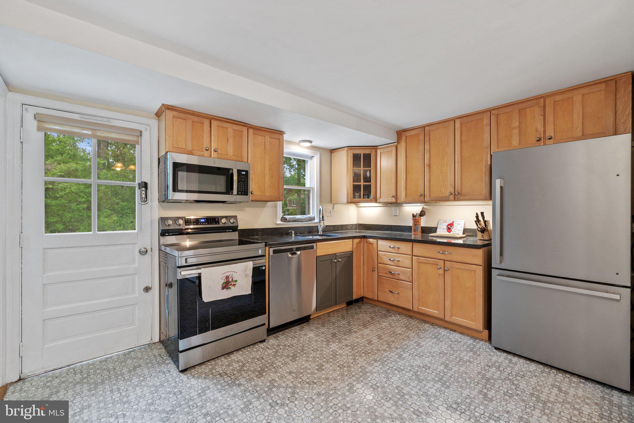 6604 Barrett Road Falls Church, VA 22042 - Photo 9 of 36 Gallery Image 9