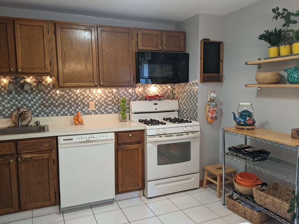 104 Roper Street, Unit C Lowell, MA 01852 - Photo 4 of 24 Gallery Image 4