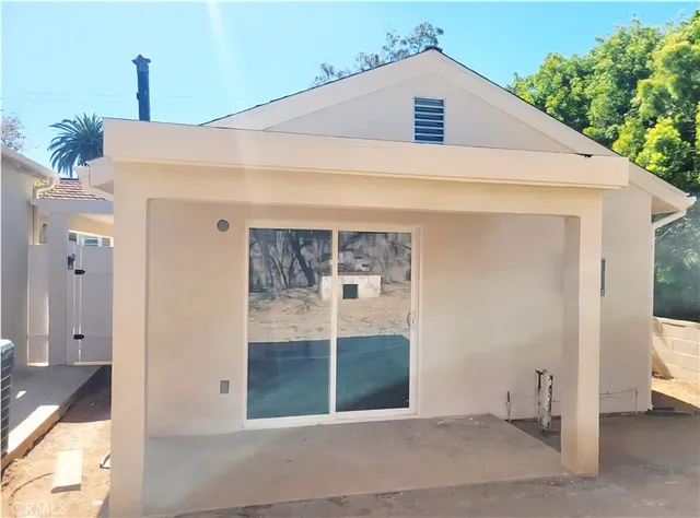 a bathroom with a tub