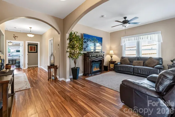 $279,999 | 448 1st Street Southwest, Hickory, NC 28602