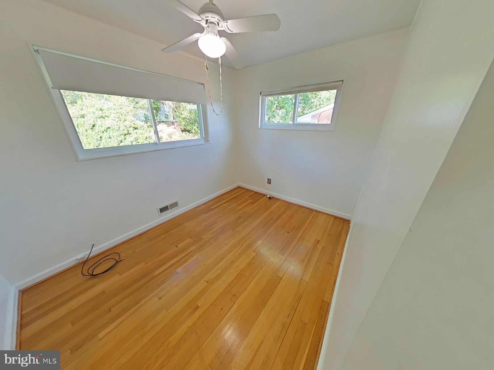12807 Crisfield Road Silver Spring, MD 20906 - Photo 11 of 30 Bright and airy room with natural light.