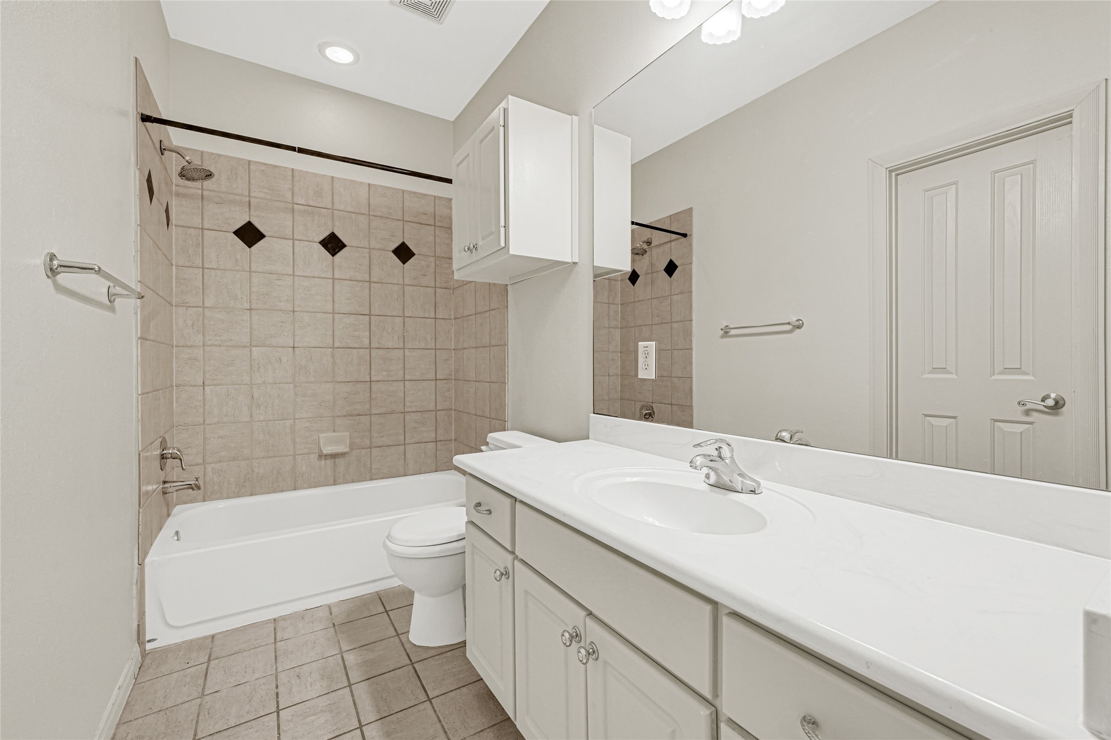2414 Calumet Street, Unit B Houston, TX 77004 - Photo 23 of 27 a bathroom with a sink a toilet and shower