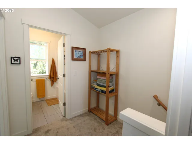 $320,000 | 611 Southeast 142nd Avenue, Unit B, Portland, OR 97233