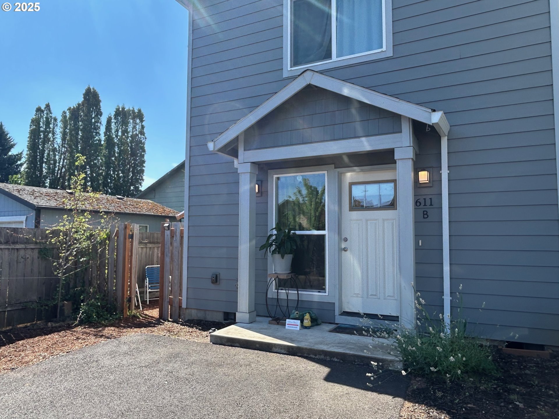 611 Southeast 142nd Avenue, Unit B Portland, OR 97233 - Photo 2 of 14