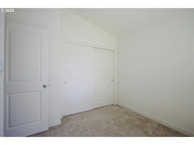 $320,000 | 611 Southeast 142nd Avenue, Unit B, Portland, OR 97233