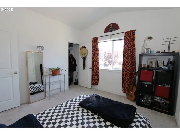 $320,000 | 611 Southeast 142nd Avenue, Unit B, Portland, OR 97233