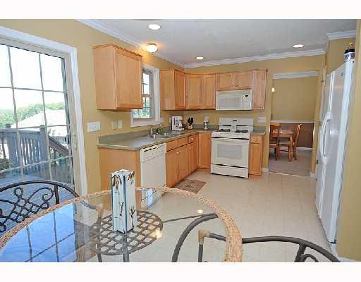 4008 Oak Point Circle McKees Rocks, PA 15136 - Photo 3 of 12 Kitchen.