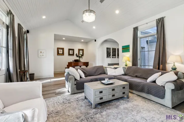 $1,275,000 | 6363 Sevenoaks Avenue, Baton Rouge, LA 70806