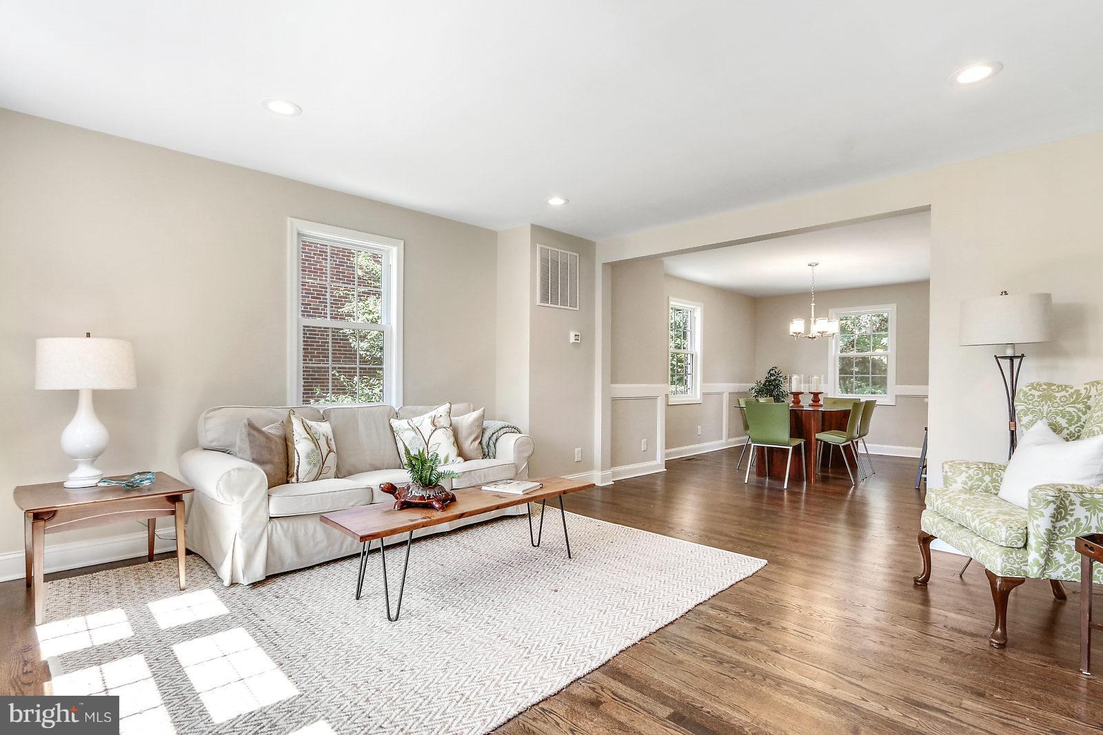 180 Dumbarton Road Baltimore, MD 21212 - Photo 3 of 27 Living Room