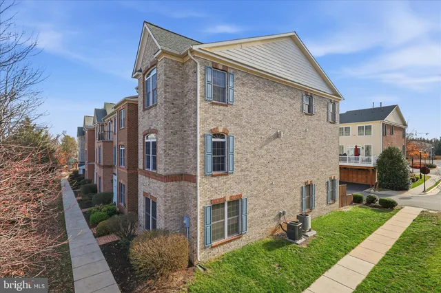 $769,900 | 411 Spring Street, Herndon, VA 20170