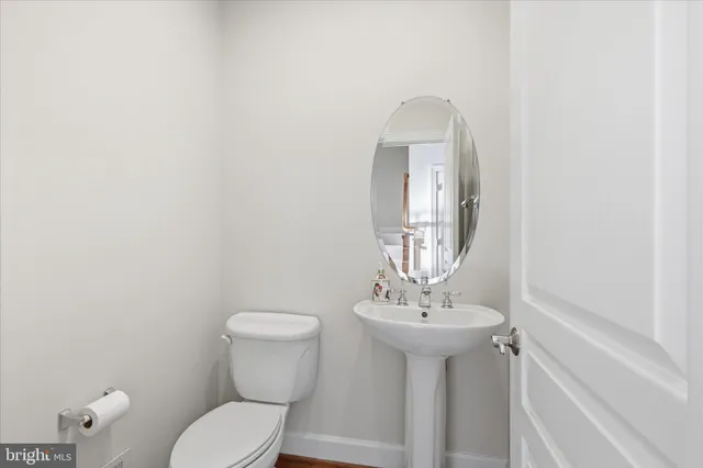 $769,900 | 411 Spring Street, Herndon, VA 20170