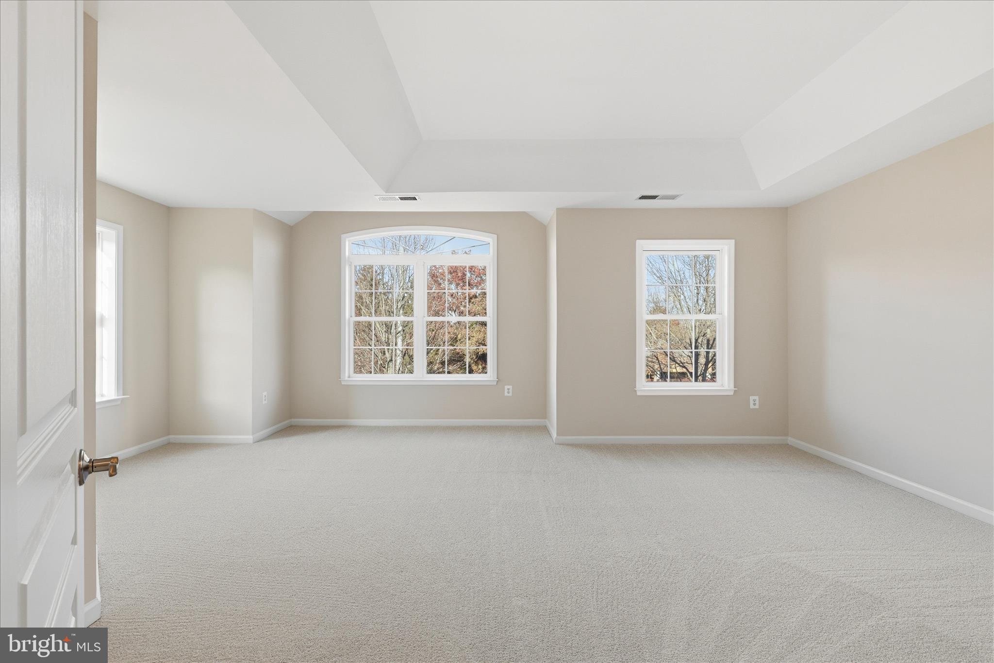 411 Spring Street Herndon, VA 20170 - Photo 25 of 46 an empty room with windows