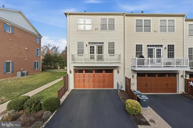 $769,900 | 411 Spring Street, Herndon, VA 20170