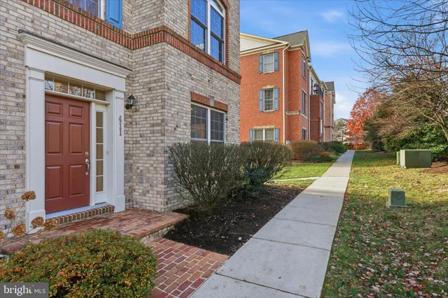 $769,900 | 411 Spring Street, Herndon, VA 20170