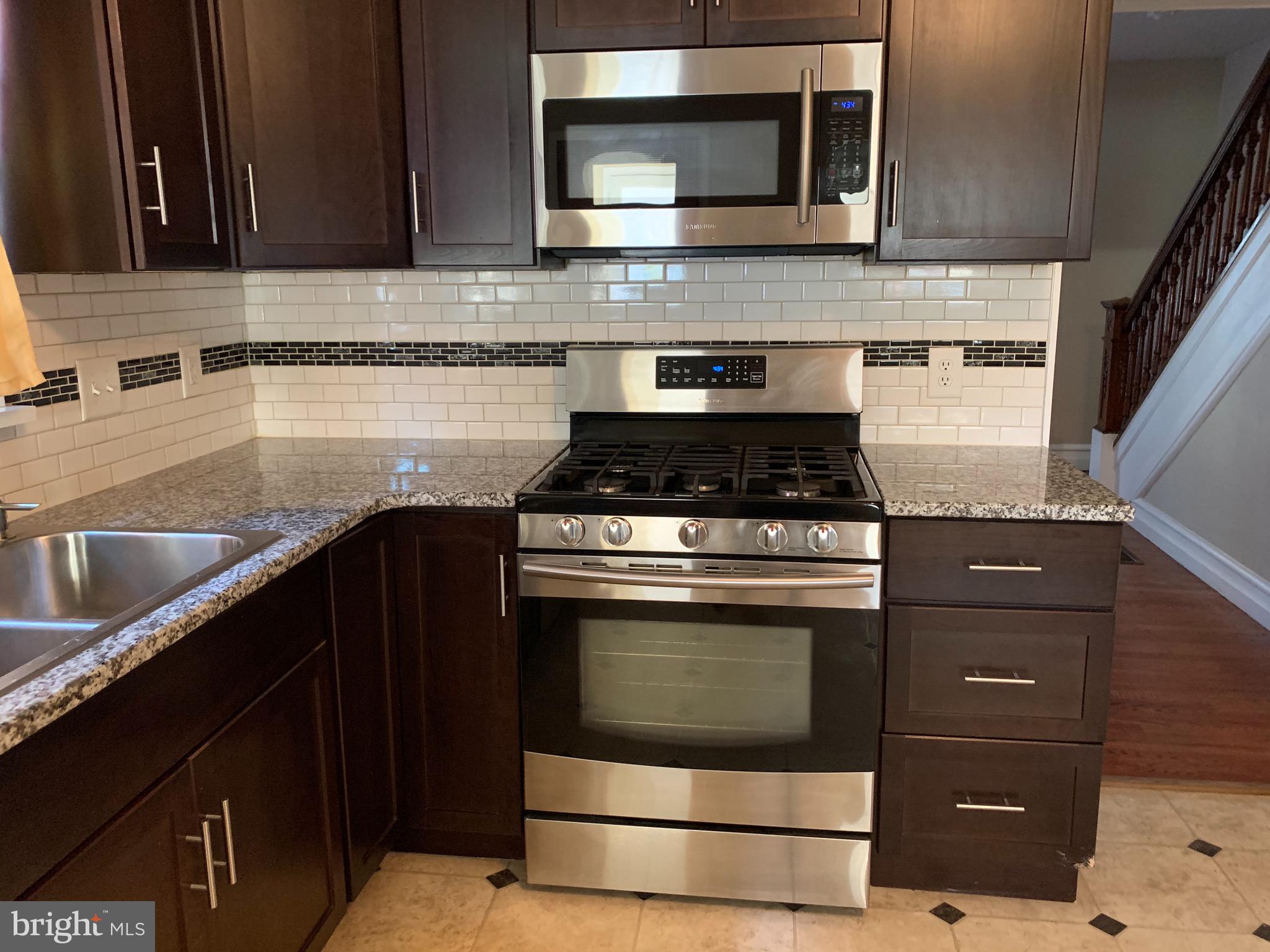 3458 Penn Avenue Sinking Spring, PA 19608 - Photo 11 of 36 Gas 5-burner range