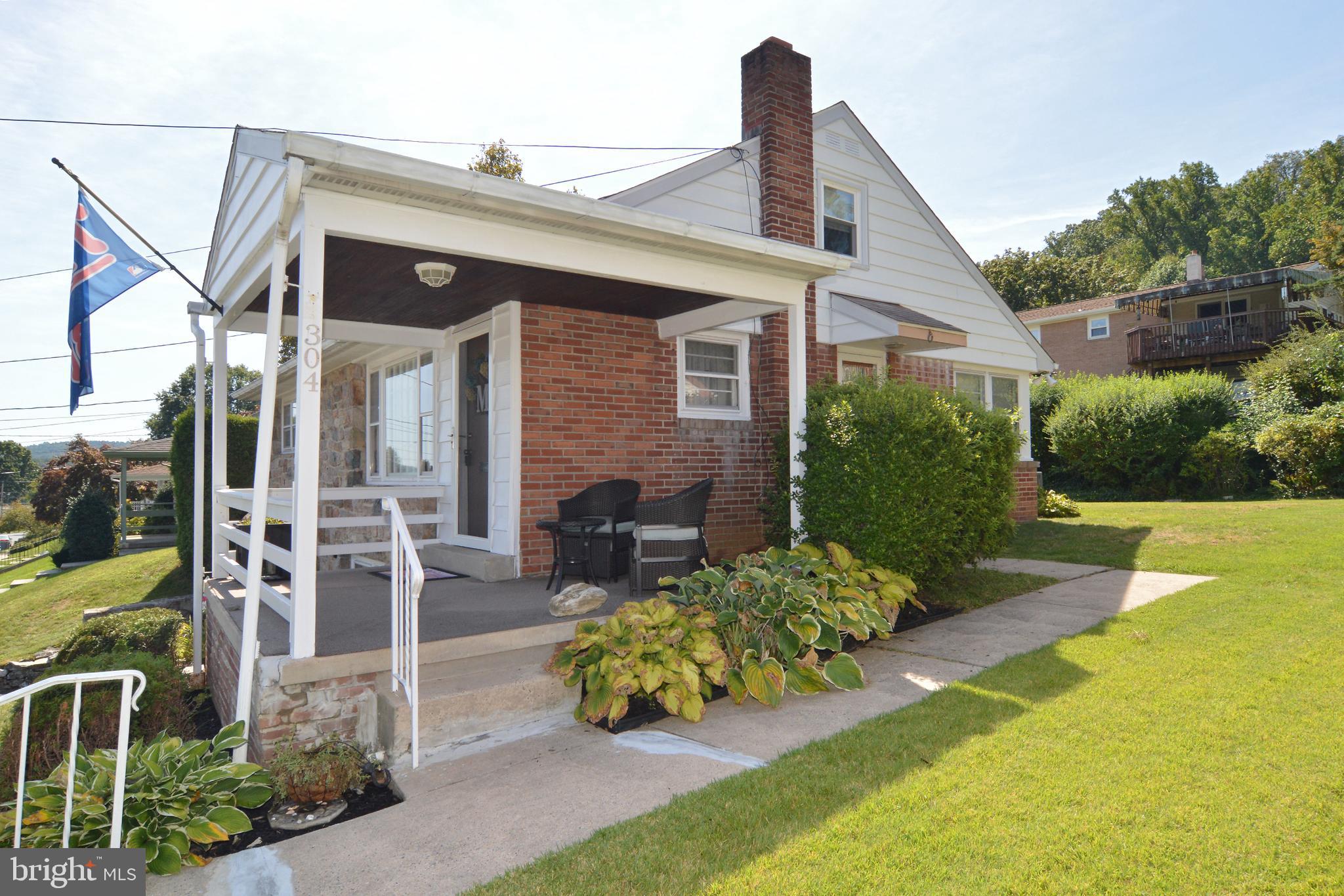 304 Hillside Drive Reading, PA 19607 - Photo 4 of 32 Gallery Image 4