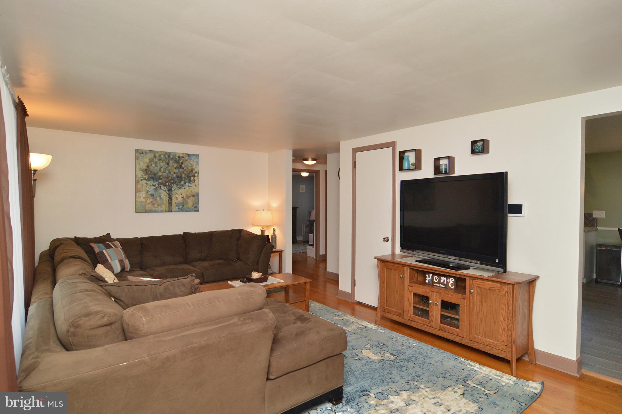 304 Hillside Drive Reading, PA 19607 - Photo 5 of 32 Gallery Image 5