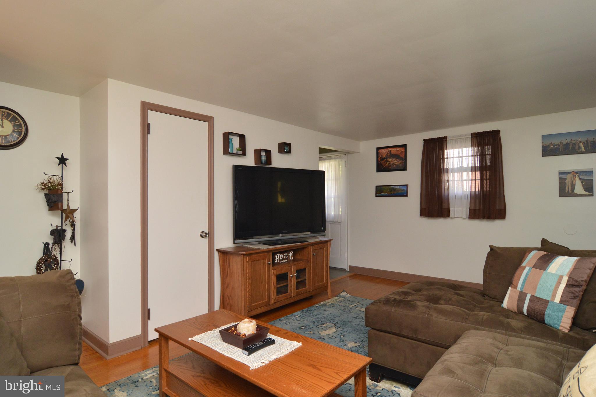 304 Hillside Drive Reading, PA 19607 - Photo 8 of 32 Gallery Image 8