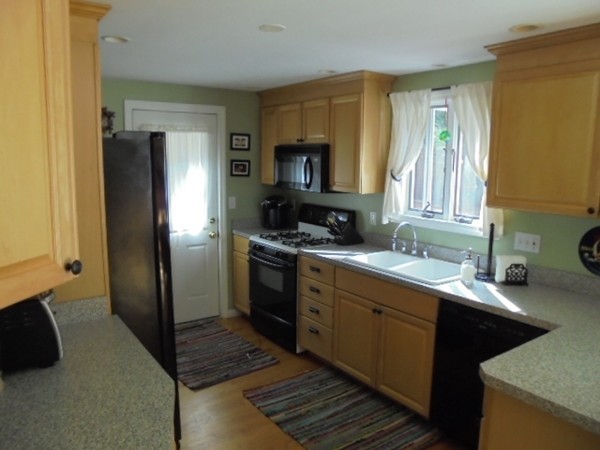 81 Crooked Spring Road Chelmsford, MA 01863 - Photo 10 of 30