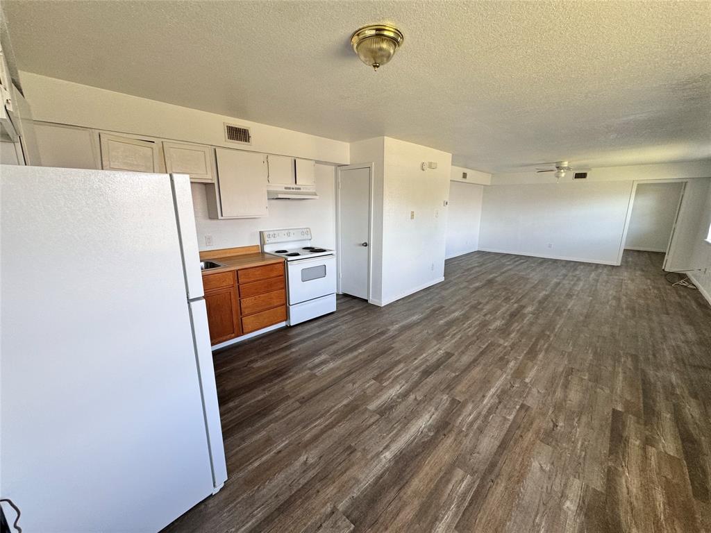 1808 Spring Lake West Brownwood, TX 76801 - Photo 9 of 12 a kitchen with granite countertop a refrigerator stove and sink