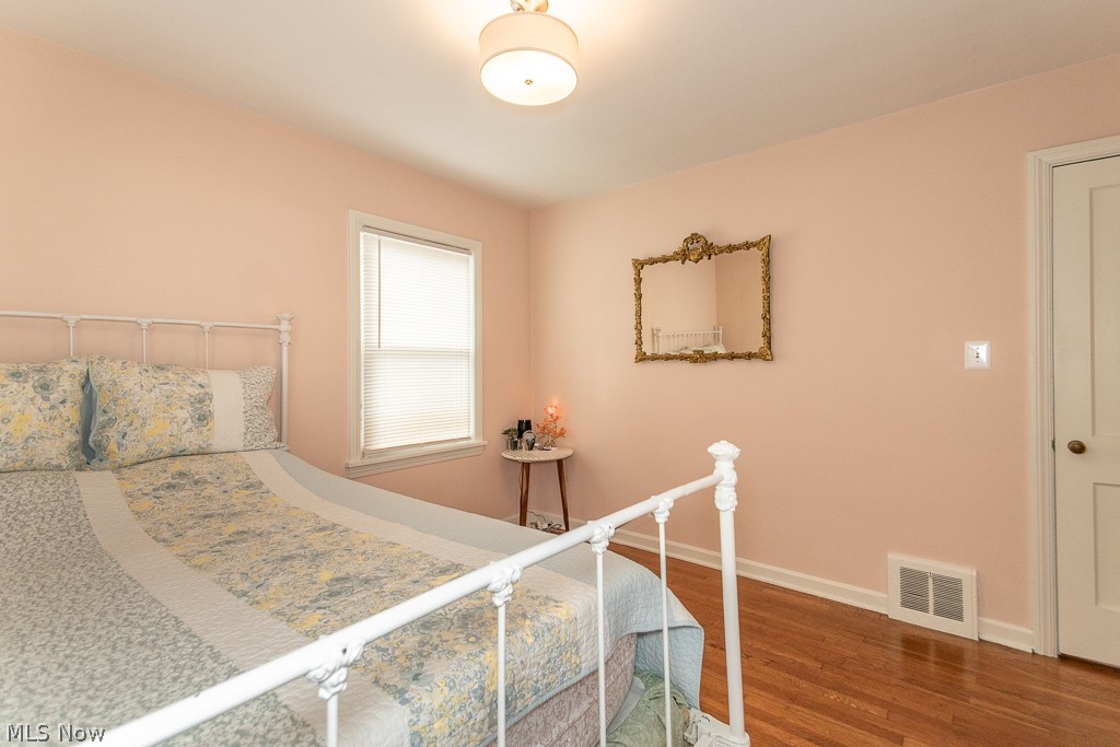 1306 Sunset Road Cleveland, OH 44124 - Photo 16 of 30