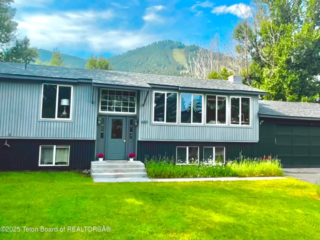 $3,045,000 | 680 East Hall Avenue, Jackson, WY 83001