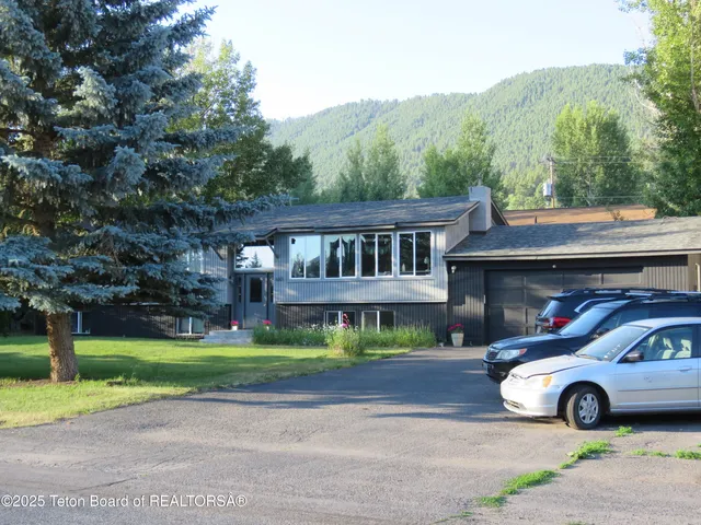 $3,045,000 | 680 East Hall Avenue, Jackson, WY 83001