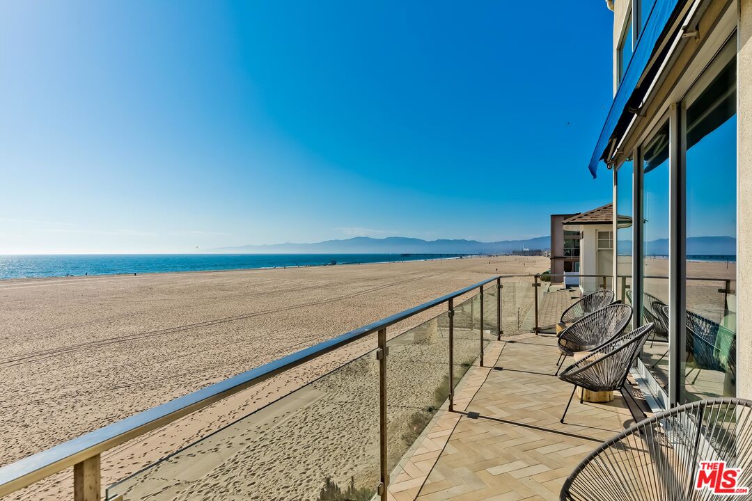 1 Topsail Street, Unit 302 Marina del Rey, CA 90292 - Photo 12 of 54