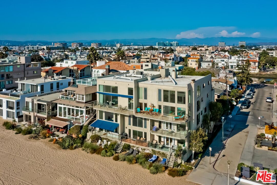 1 Topsail Street, Unit 302 Marina del Rey, CA 90292 - Photo 3 of 54