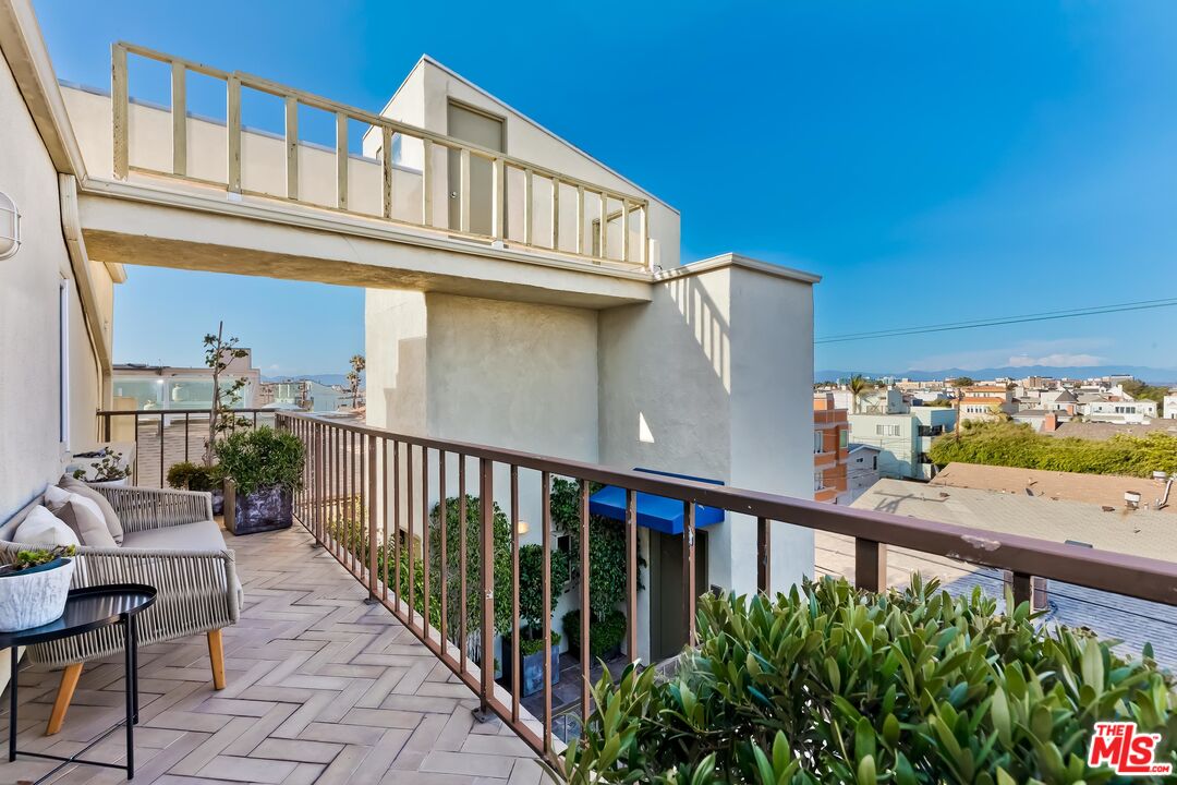 1 Topsail Street, Unit 302 Marina del Rey, CA 90292 - Photo 41 of 54