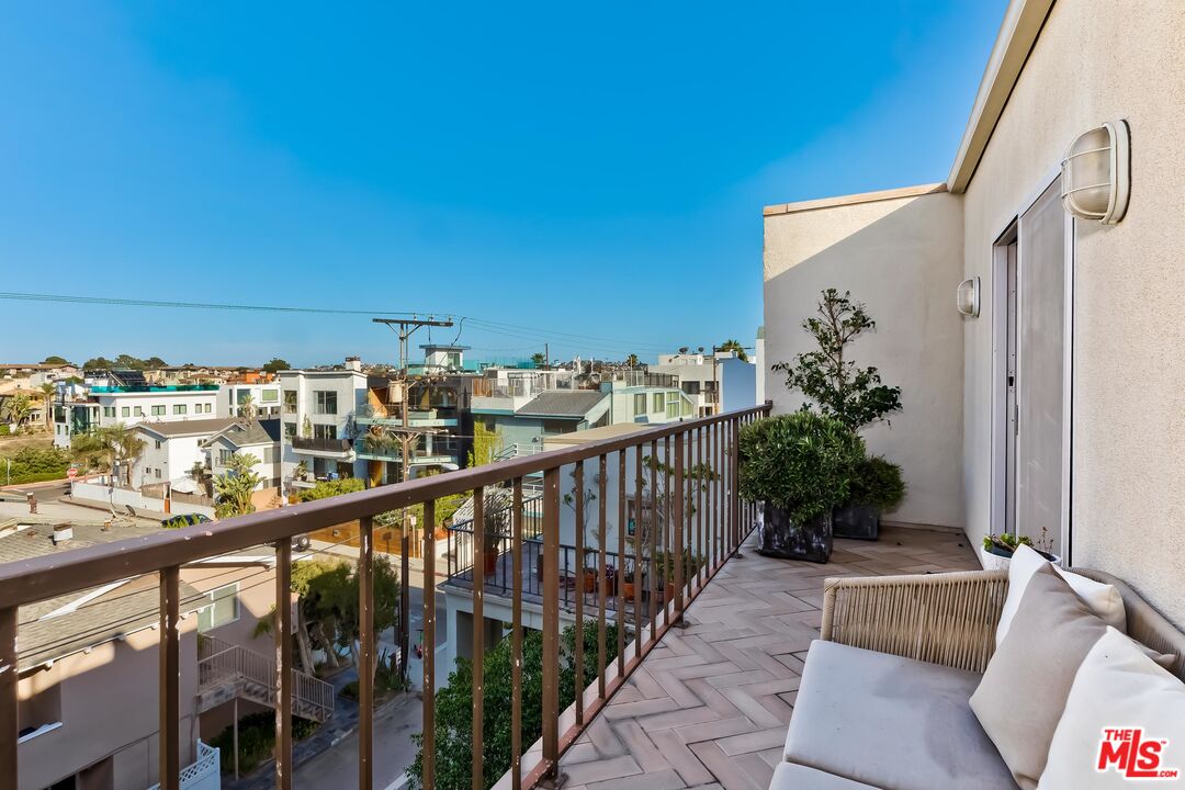 1 Topsail Street, Unit 302 Marina del Rey, CA 90292 - Photo 43 of 54