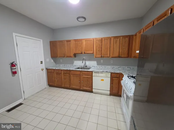 $1,900 | 611 Artisan Street, Trenton, NJ 08618