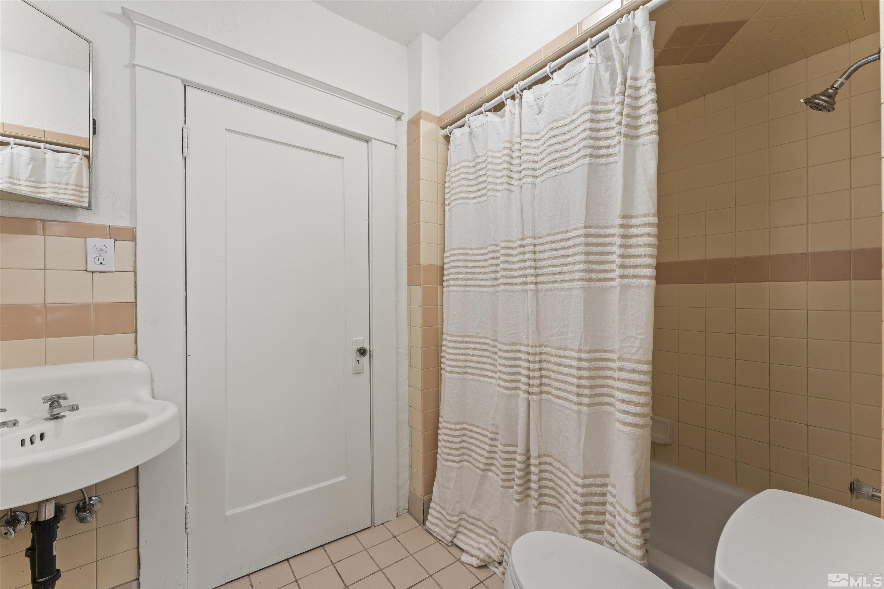 64 Keystone Avenue, Unit 6466 KEYSTONE AVENUE Reno, NV 89503 - Photo 19 of 36 a bathroom with a sink toilet and shower