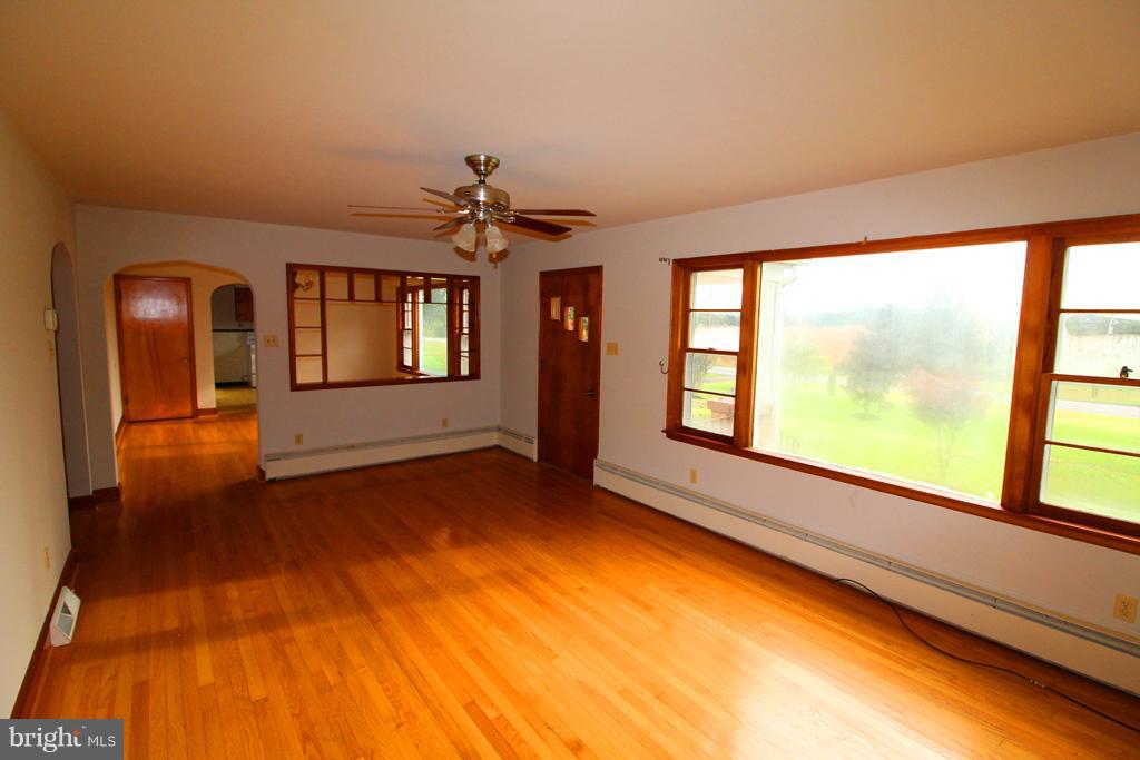 8958 Valley Road, Unit 522 Berkeley Springs, WV 25411 - Photo 22 of 23 Dining Room