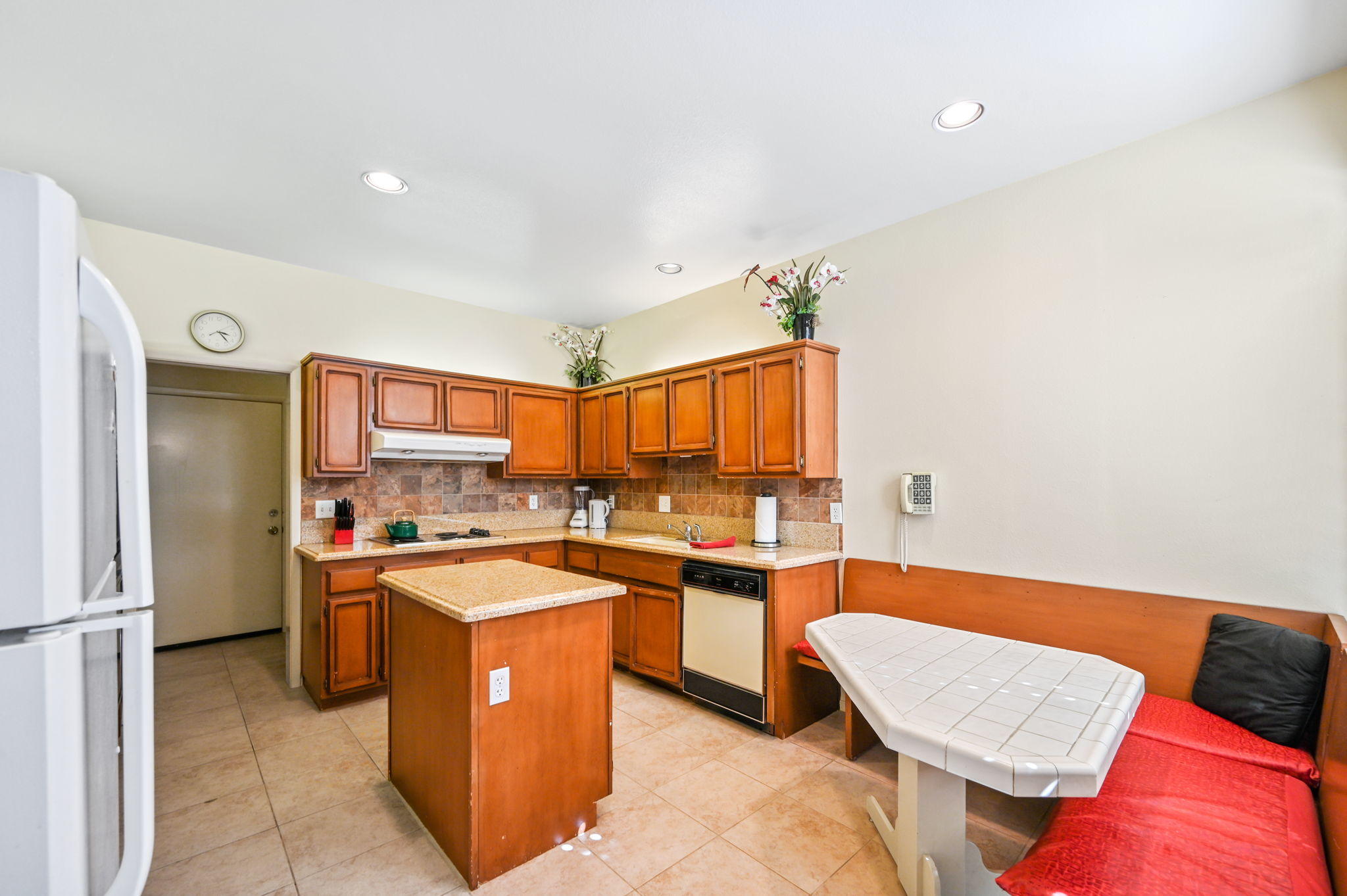 151 Lakeshore Drive Rancho Mirage, CA 92270 - Photo 19 of 37 a kitchen with a sink stove and cabinets