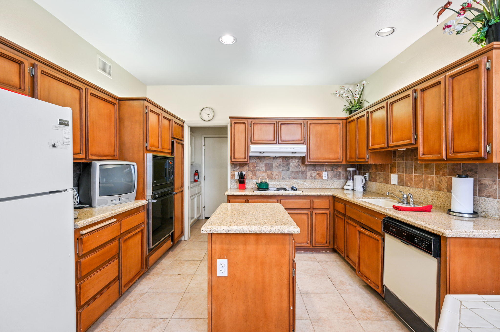 151 Lakeshore Drive Rancho Mirage, CA 92270 - Photo 20 of 37 a kitchen with stainless steel appliances kitchen island granite countertop a refrigerator stove top oven and sink