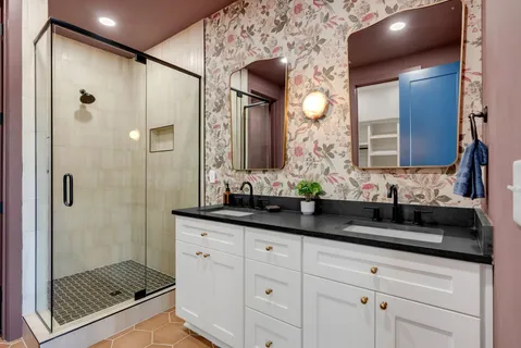 a en suite bathroom with a sink and a mirror