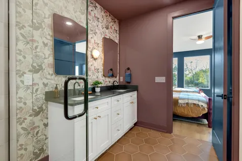 a view of an empty walk in closet