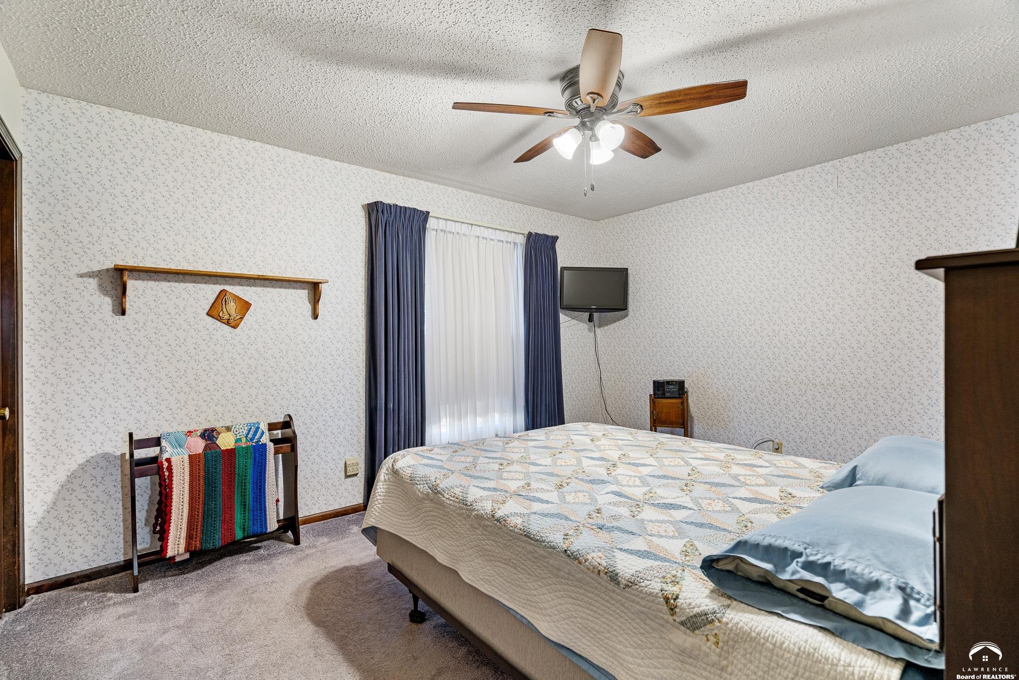 8636 Cedar Niles Road Lenexa, KS 66227 - Photo 15 of 56