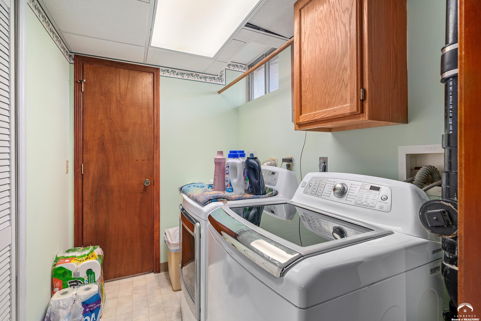 8636 Cedar Niles Road Lenexa, KS 66227 - Photo 35 of 56