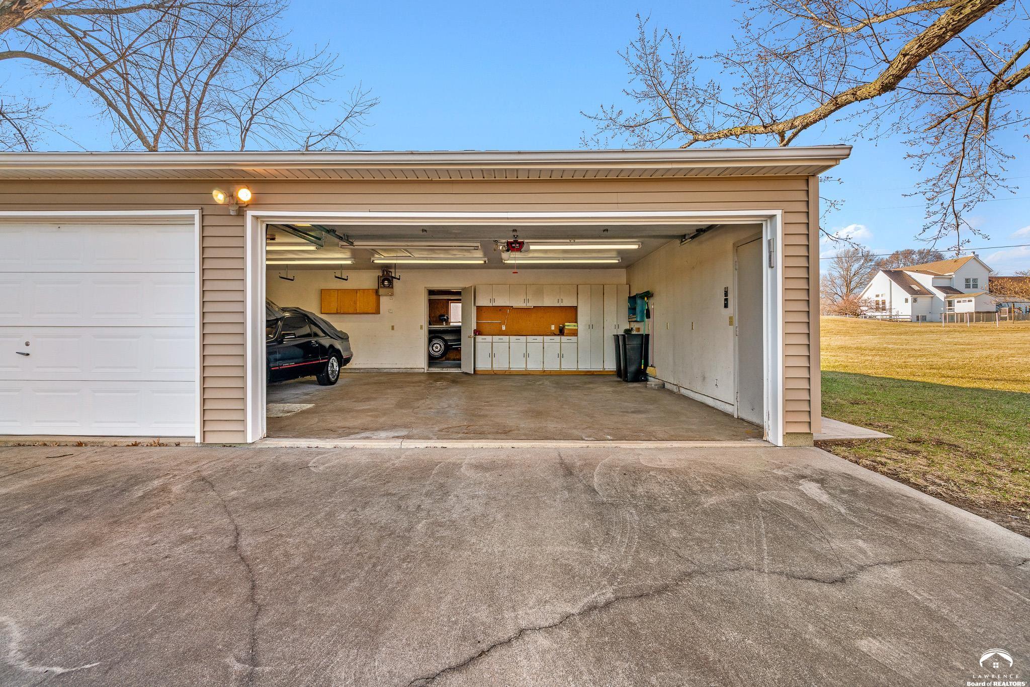 8636 Cedar Niles Road Lenexa, KS 66227 - Photo 42 of 56