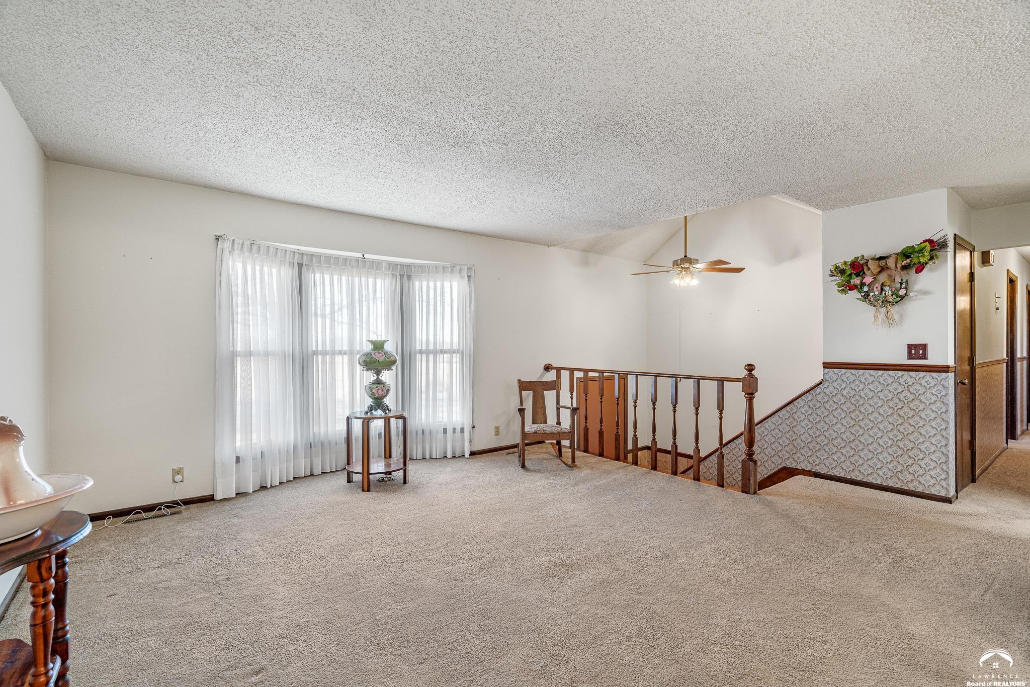 8636 Cedar Niles Road Lenexa, KS 66227 - Photo 5 of 56