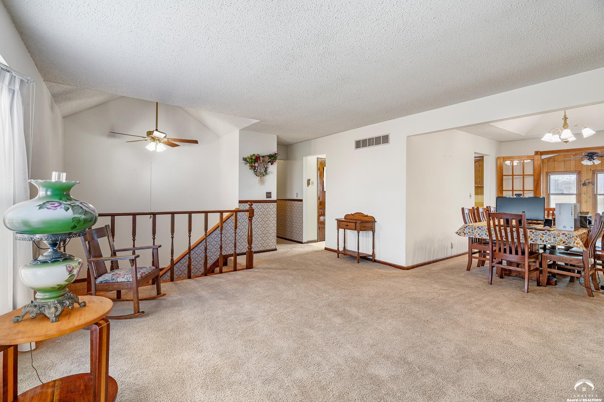 8636 Cedar Niles Road Lenexa, KS 66227 - Photo 6 of 56