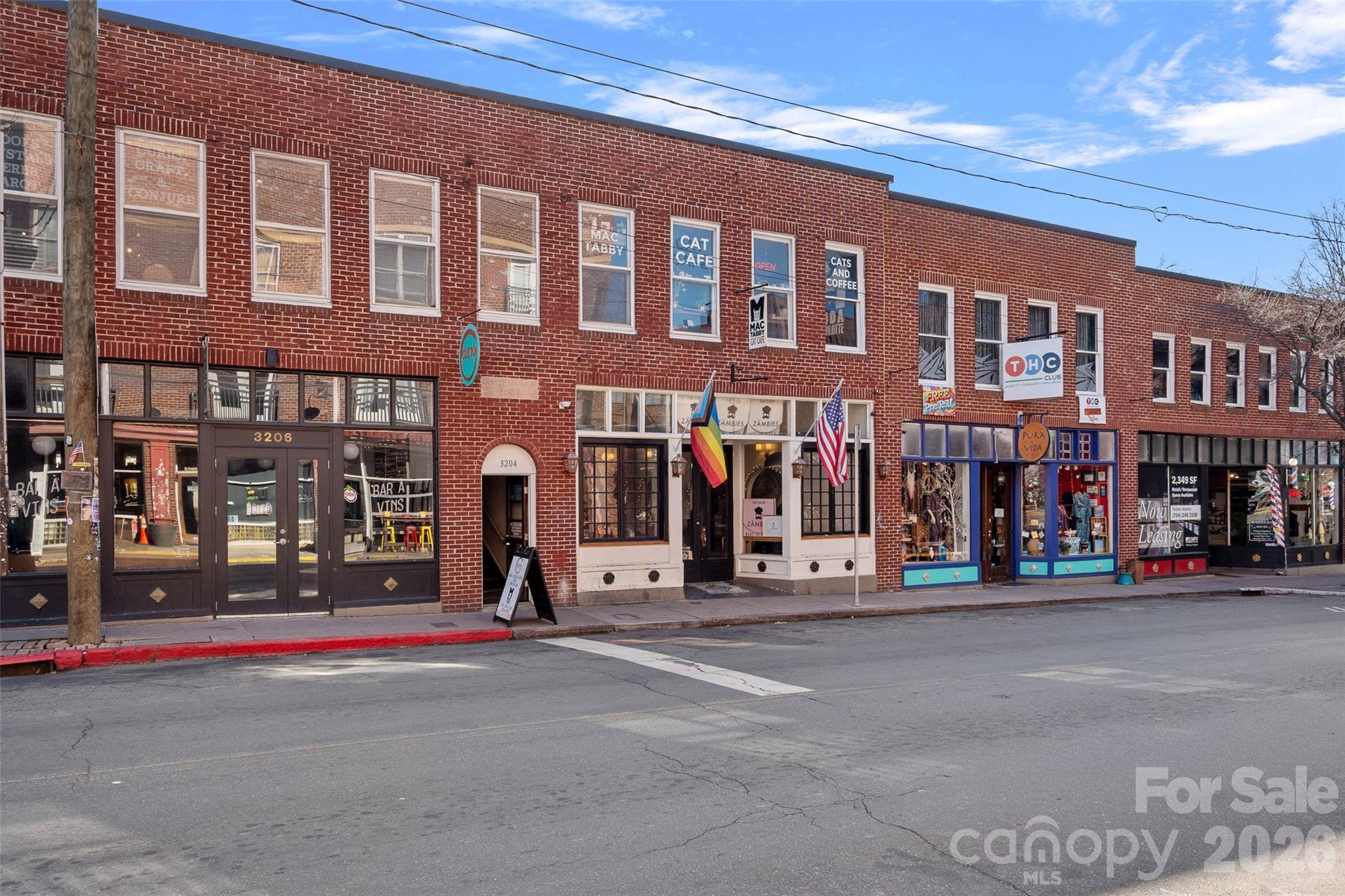 4017 Sofley Road Charlotte, NC 28206 - Photo 20 of 23 a front view of an apartment building