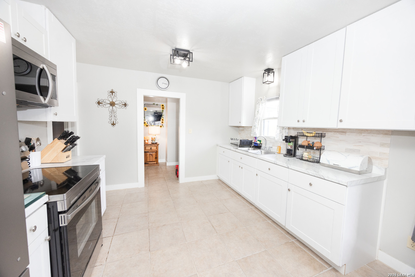 523 B Rossville Road Devine, TX 78016 - Photo 8 of 27